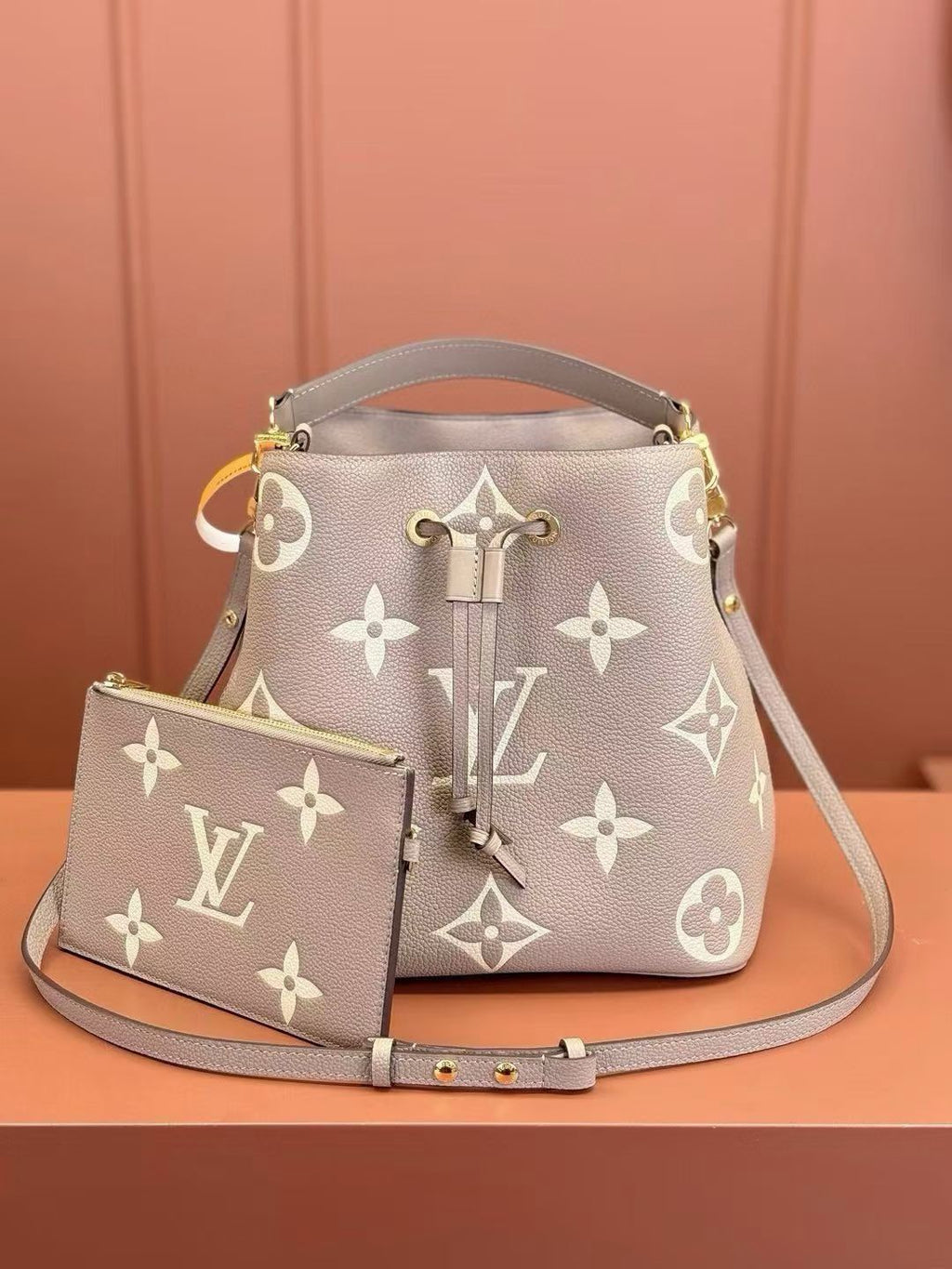 Time to buy a new bag for the New Year! 👜