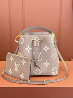 Time to buy a new bag for the New Year! 👜