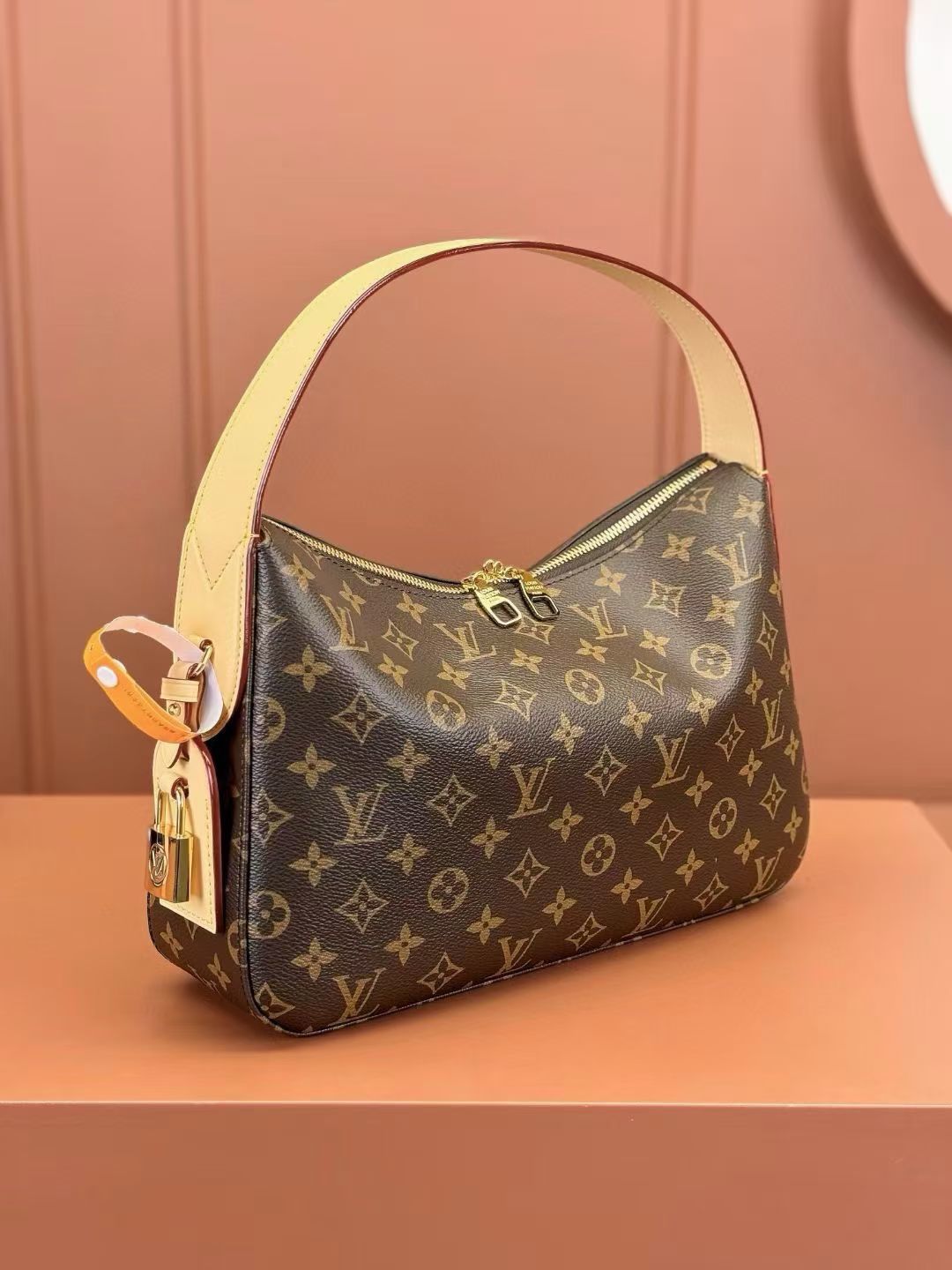 Time to buy a new bag for the New Year! 👜