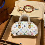 ◾️M13084 白三彩保龄球  HANDBAG EAST WEST手袋 尺寸：27 x14x10厘米(长度x高x宽)  独家渠道货 独家渠道货 独家原厂真料+纯钢五金+进口辅料=独家ZP渠道尾单货