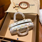 ◾️M13084 白三彩保龄球  HANDBAG EAST WEST手袋 尺寸：27 x14x10厘米(长度x高x宽)  独家渠道货 独家渠道货 独家原厂真料+纯钢五金+进口辅料=独家ZP渠道尾单货