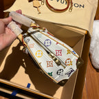 ◾️M13084 白三彩保龄球  HANDBAG EAST WEST手袋 尺寸：27 x14x10厘米(长度x高x宽)  独家渠道货 独家渠道货 独家原厂真料+纯钢五金+进口辅料=独家ZP渠道尾单货