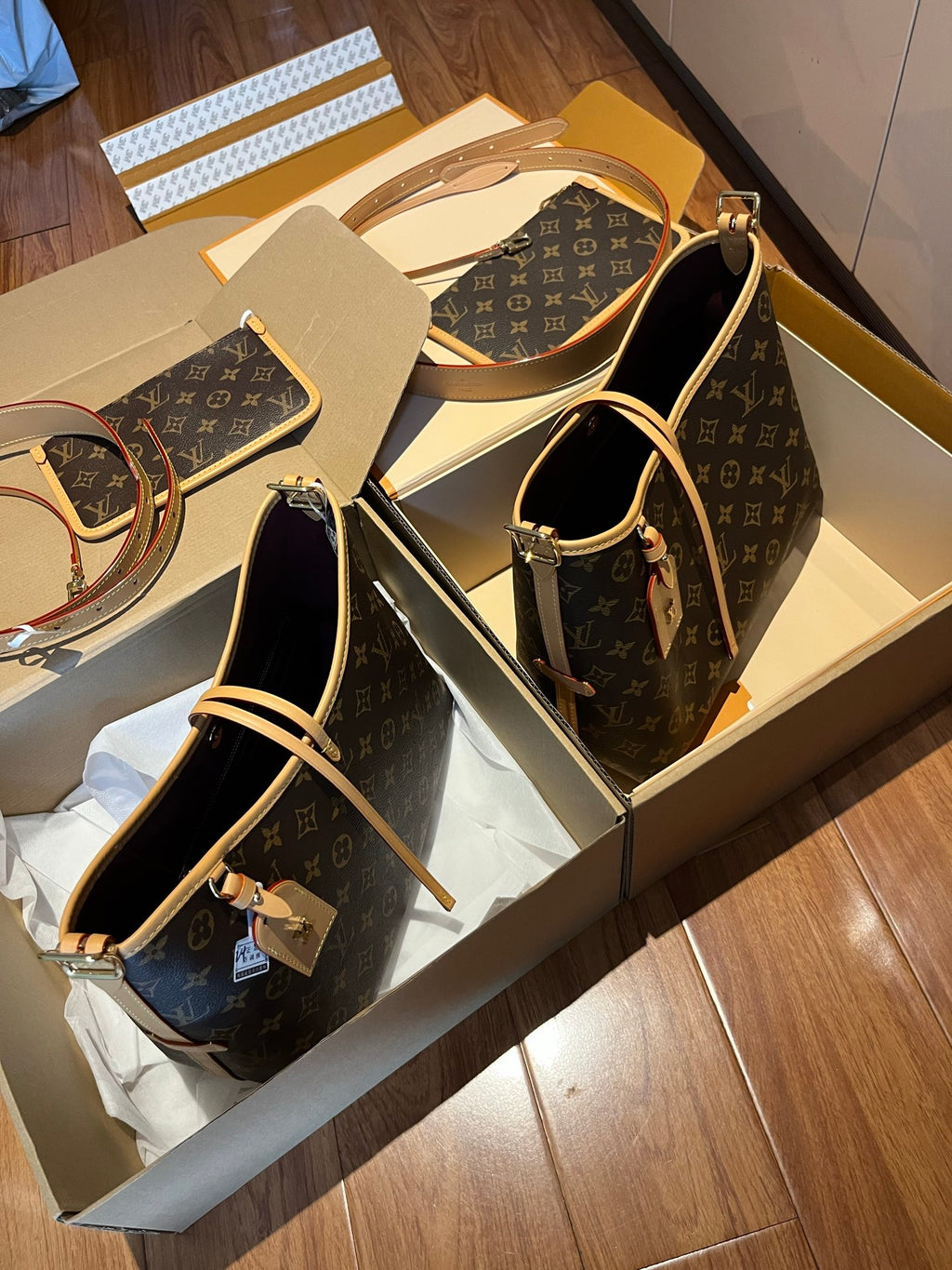 ◾️M46203 Authentic vs. Channel-Quality Authentic Products: I was so excited when I saw this picture! Carryall has once again created a legend both domestically and internationally.