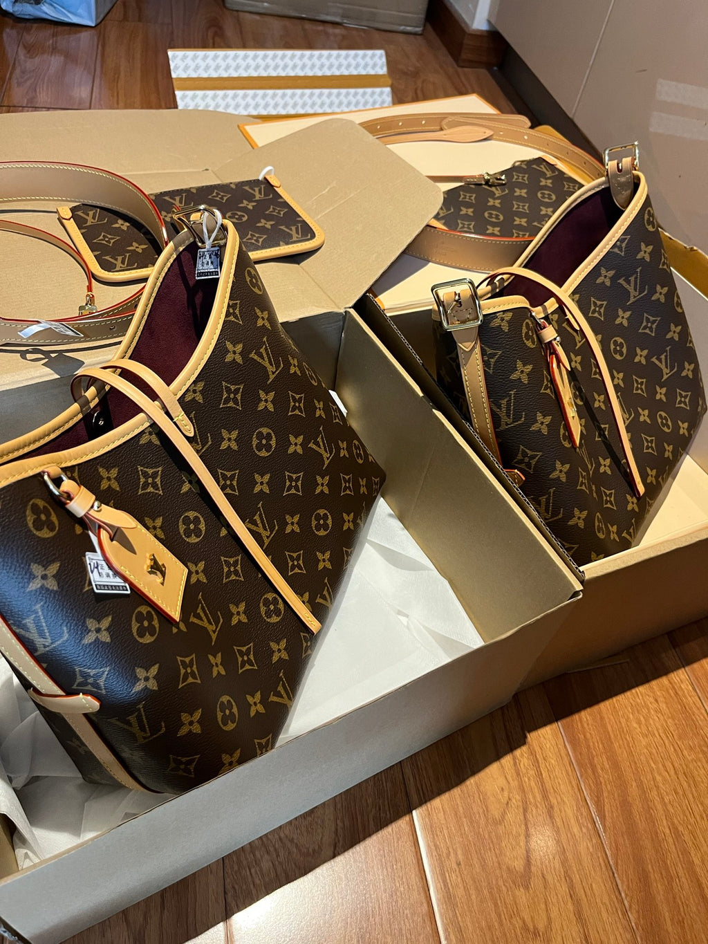 ◾️M46203 Authentic vs. Channel-Quality Authentic Products: I was so excited when I saw this picture! Carryall has once again created a legend both domestically and internationally.
