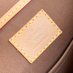 【免稅復刻版】 M45502迷你雙肩包2020 冬季推出Montsouris BB 雙肩包，以經典Monogram 帆布和小牛皮塑造摩登袖珍構型，其搭扣和皮革抽繩源自1994 年問世的原版設計。老花拉繩蓋頭迷你背包oo[握手][握手]頂部手柄和可拆卸並調節的皮革肩帶實現多種背攜方式。 Monogram 塗層帆布一牛皮飾邊一織物內襯一可調節、可拆卸皮革肩帶，可雙肩背、斜挎或肩背一磁扣開合，配有皮革抽繩一開口式內袋！尺寸:17x20x10.5cm#15760