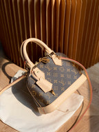 M53152 特級全鋼代購版本品質ALMA BB 手袋23.5 x 17.5 x 11.5 厘米(長度x 高x 寬)天然牛皮飾邊和鑰匙罩手提或斜背帶掛鎖的雙拉鍊開合1個內貼袋#15990 棉布內襯底帶保護性的雙拉鍊開合1個內貼袋#15990 棉布內襯板底帶保護性的手柄半帶固定手柄：70