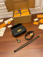 M20393 特級加強版（品質提升.專櫃同步電子晶片內碼、禮品袋、保護紙、銅版電子標籤、合格證）皮料是正品代工廠意大利A級皮料（特級正品）:所謂的特級正品．是在於品質、五金、布料、手工、油邊、A級出品、拍攝圖跟產品一致丶配圖上的全套包裝.尺寸:24x15x6CM#16456