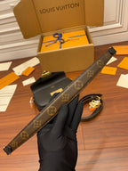 M20393 特級加強版（品質提升.專櫃同步電子晶片內碼、禮品袋、保護紙、銅版電子標籤、合格證）皮料是正品代工廠意大利A級皮料（特級正品）:所謂的特級正品．是在於品質、五金、布料、手工、油邊、A級出品、拍攝圖跟產品一致丶配圖上的全套包裝.尺寸:24x15x6CM#16456