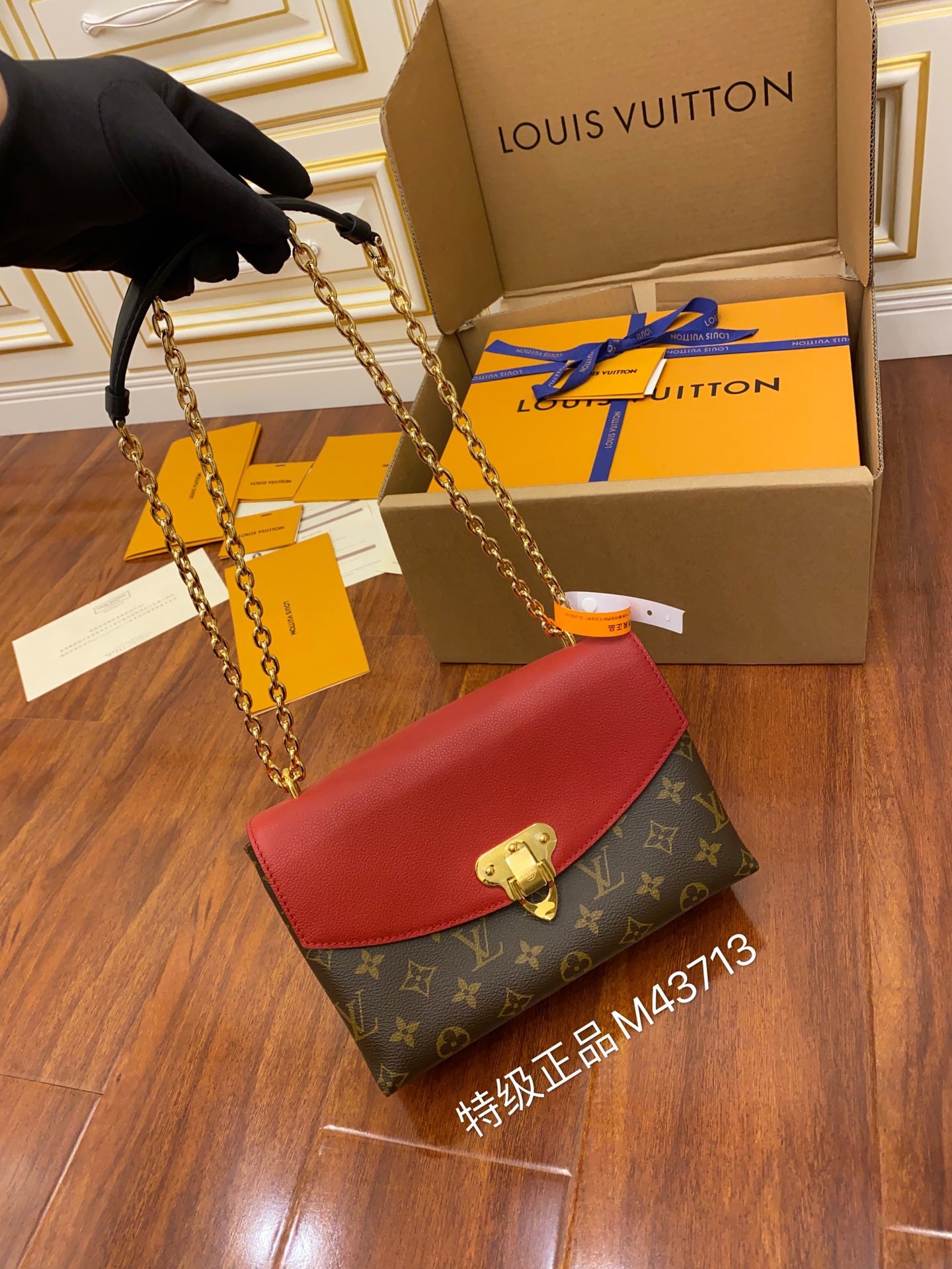 M43713特級加強版（品質提升.專櫃同步電子晶片內碼、禮品袋、保護紙、銅版電子標籤、合格證）皮料是正品代工廠意大利A級皮料（特級正品）:所謂的特級正品．是在於品質、五金、布料、手工、油邊、線、A級出品、細節品質管控，專業QC把控品質、整套包裝正品統一、拍攝圖跟產品一致丶配圖上的全套包裝.尺寸:25.0x16.5x7.0CM#15976