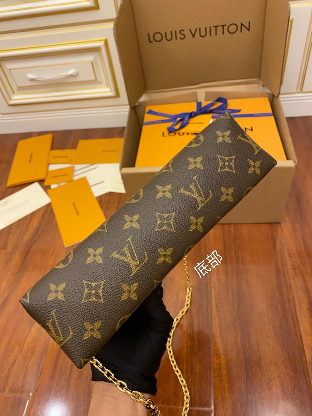 M43713特級加強版（品質提升.專櫃同步電子晶片內碼、禮品袋、保護紙、銅版電子標籤、合格證）皮料是正品代工廠意大利A級皮料（特級正品）:所謂的特級正品．是在於品質、五金、布料、手工、油邊、線、A級出品、細節品質管控，專業QC把控品質、整套包裝正品統一、拍攝圖跟產品一致丶配圖上的全套包裝.尺寸:25.0x16.5x7.0CM#15976