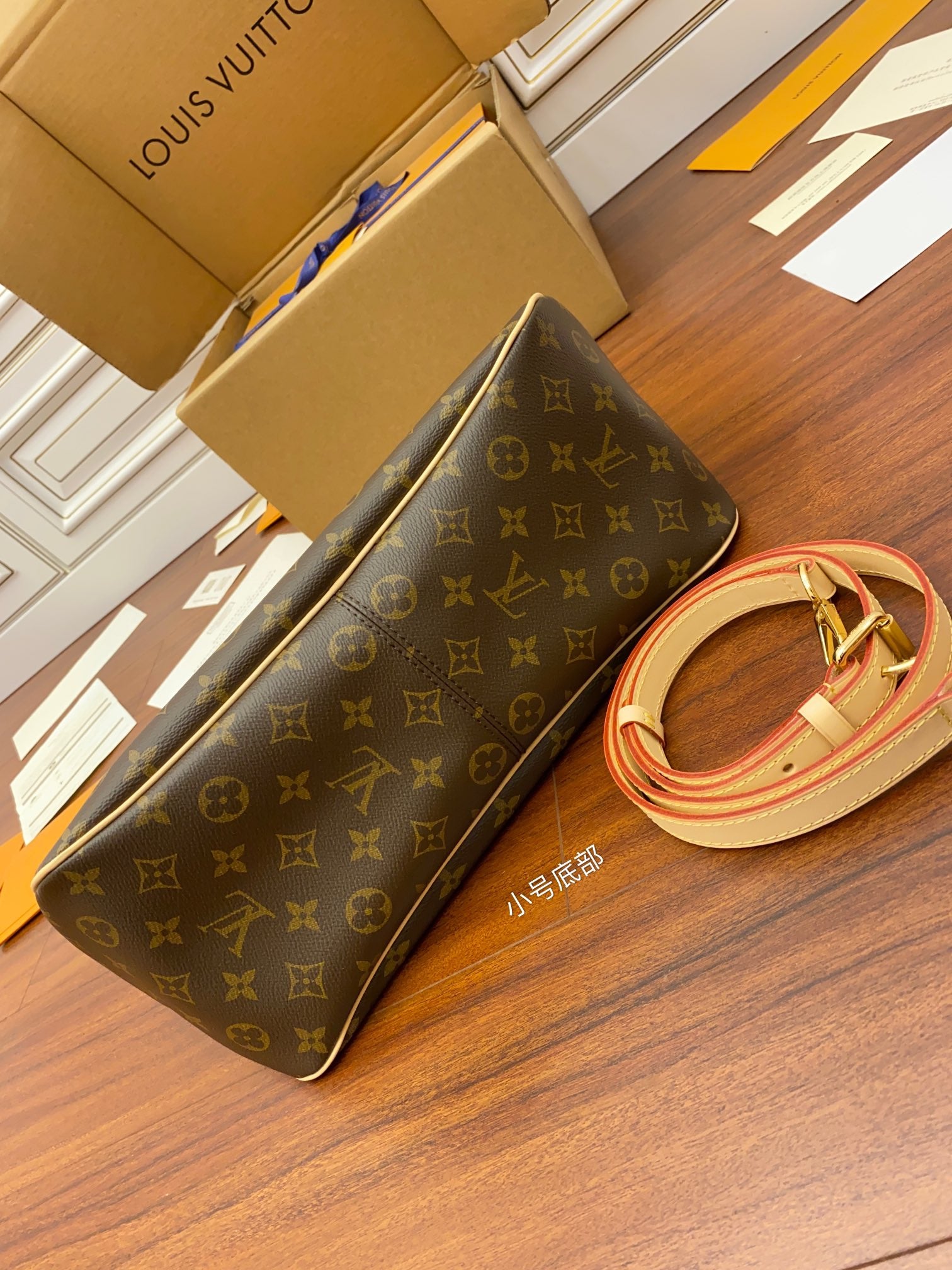 M40352特級加強版（品質提升.專櫃同步電子晶片內碼、禮品袋、保護紙、銅版電子標籤、合格證）皮料是正品代工廠意大利A級皮料（特級正品）:所謂的特級正品．是在於品質、五金、布料、手工、油邊、線、A級出品、細節品質管控，專業QC把控品質、整套包裝正品統一、拍攝圖跟產品一致丶配圖上的全套包裝.尺寸:46x30x13CM🌟#16216