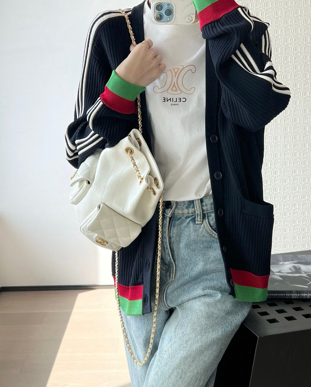 🆕𝗖𝗵𝗮𝗻𝗲𝟭 𝟮𝟱𝗖早春抽繩雙肩背包白色🤍 專櫃售價𝟦𝟨𝟤𝟢𝟢超級美包👒𝖢𝗁𝖺𝗇𝖾𝟣最新抽繩雙肩包經典的菱格紋搭配細膩的小羊皮質感。 外觀大氣簡潔能讓你瞬間提升好幾個檔次， 雙口袋的巧妙設計，讓時尚更上一層💫 背上它，絕對就是完美加分項入手不虧✔️五金：厚鍍𝟤𝟦𝗄復古金皮料：獨家𝖦𝖺𝗂𝖾𝗋𝖺真品小羊皮尺寸：𝟤𝟦.𝟥*𝟣𝟗*.