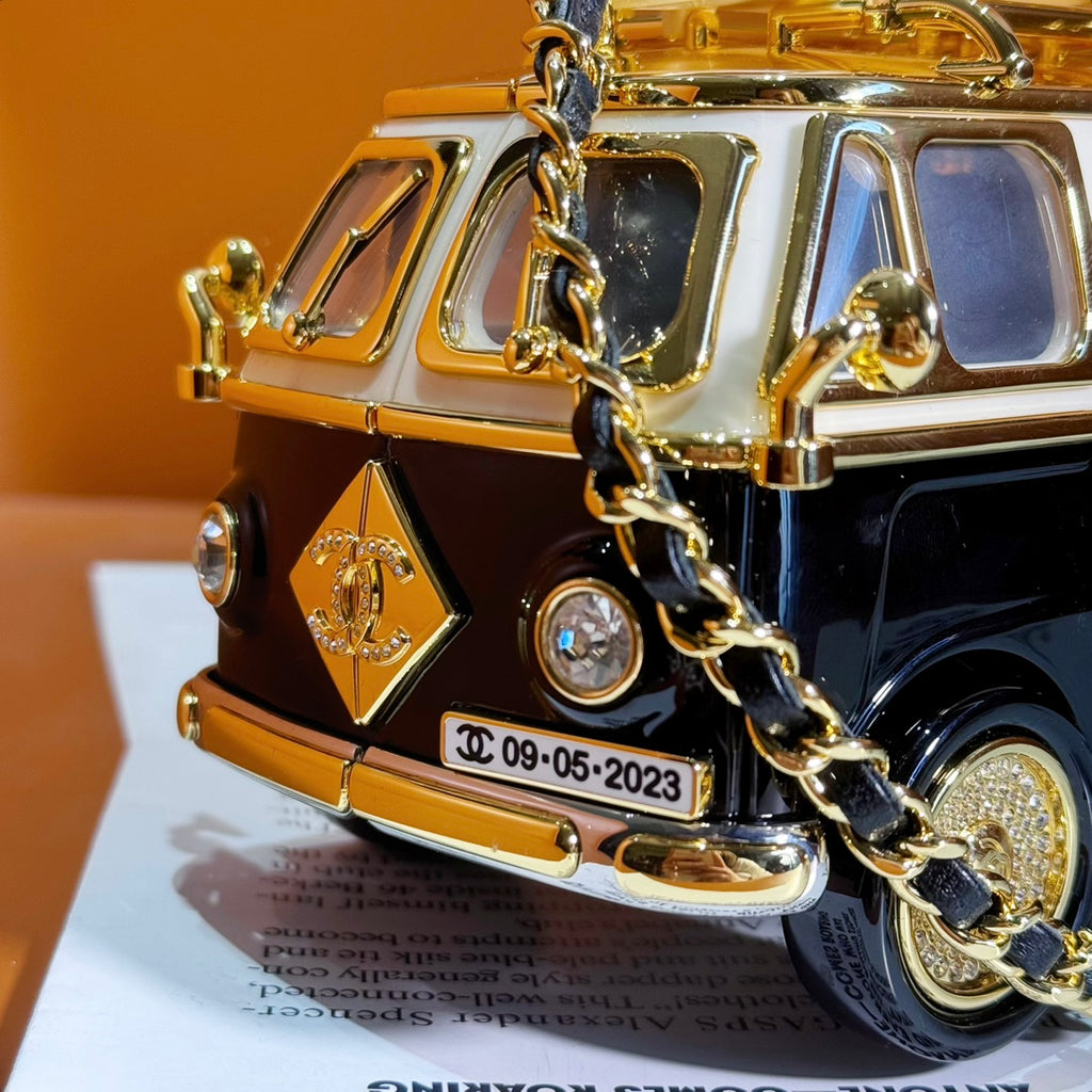 𝐂𝐡𝐚𝐧𝐞𝐥 24春夏小巴士🚐 尺寸：9.4x16x8.7（cm） 全套包裝香奈兒洛杉磯秀場限量巴士車小汽車2023-2024洛杉磯秀場限量巴士款號：AS4590