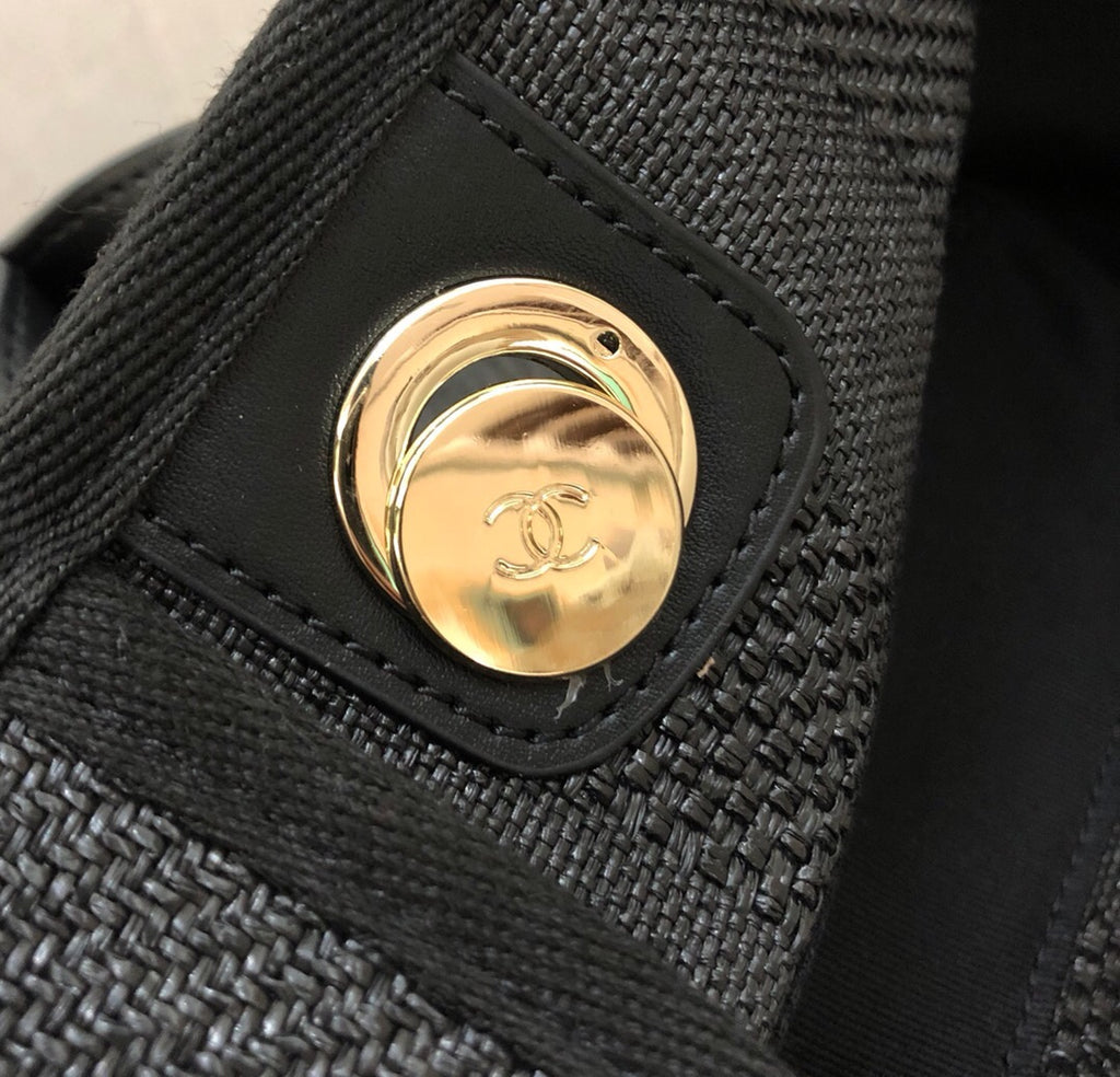 現貨2020春夏新色來襲！沙灘包採用帆布材質製成，簡約休閒的設計深受歡迎、而且容量夠大又輕便時髦適合日常使用更適合出差旅行時輕輕休閒的搭配，實用性極高！
