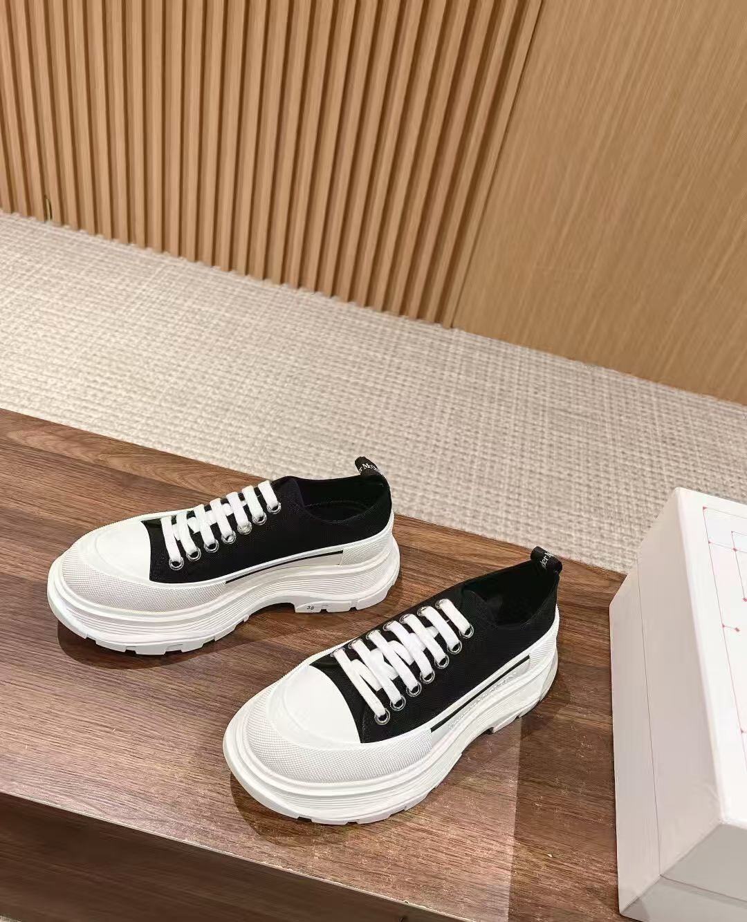 增高鞋當然穿麥昆啦