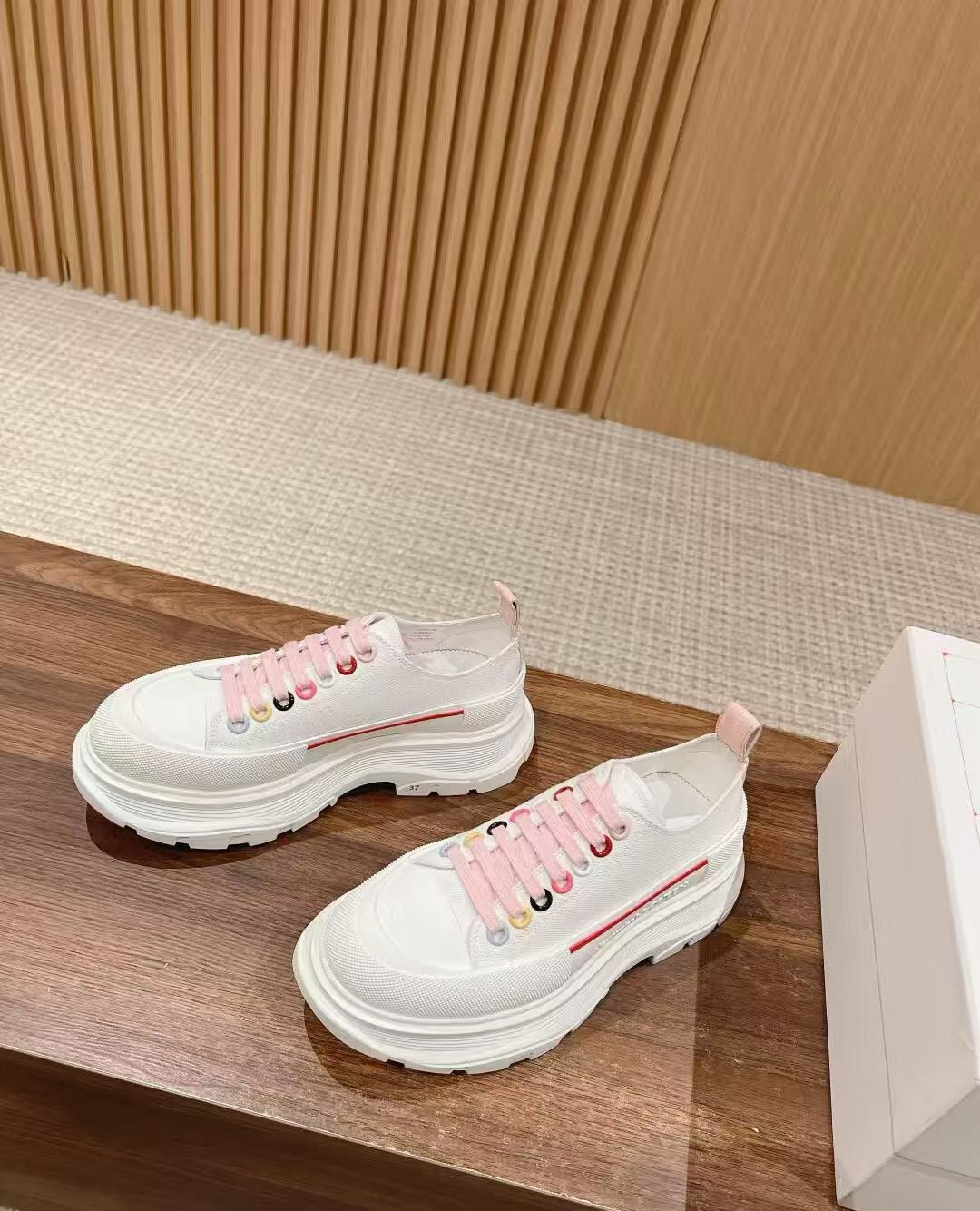 增高鞋當然穿麥昆啦