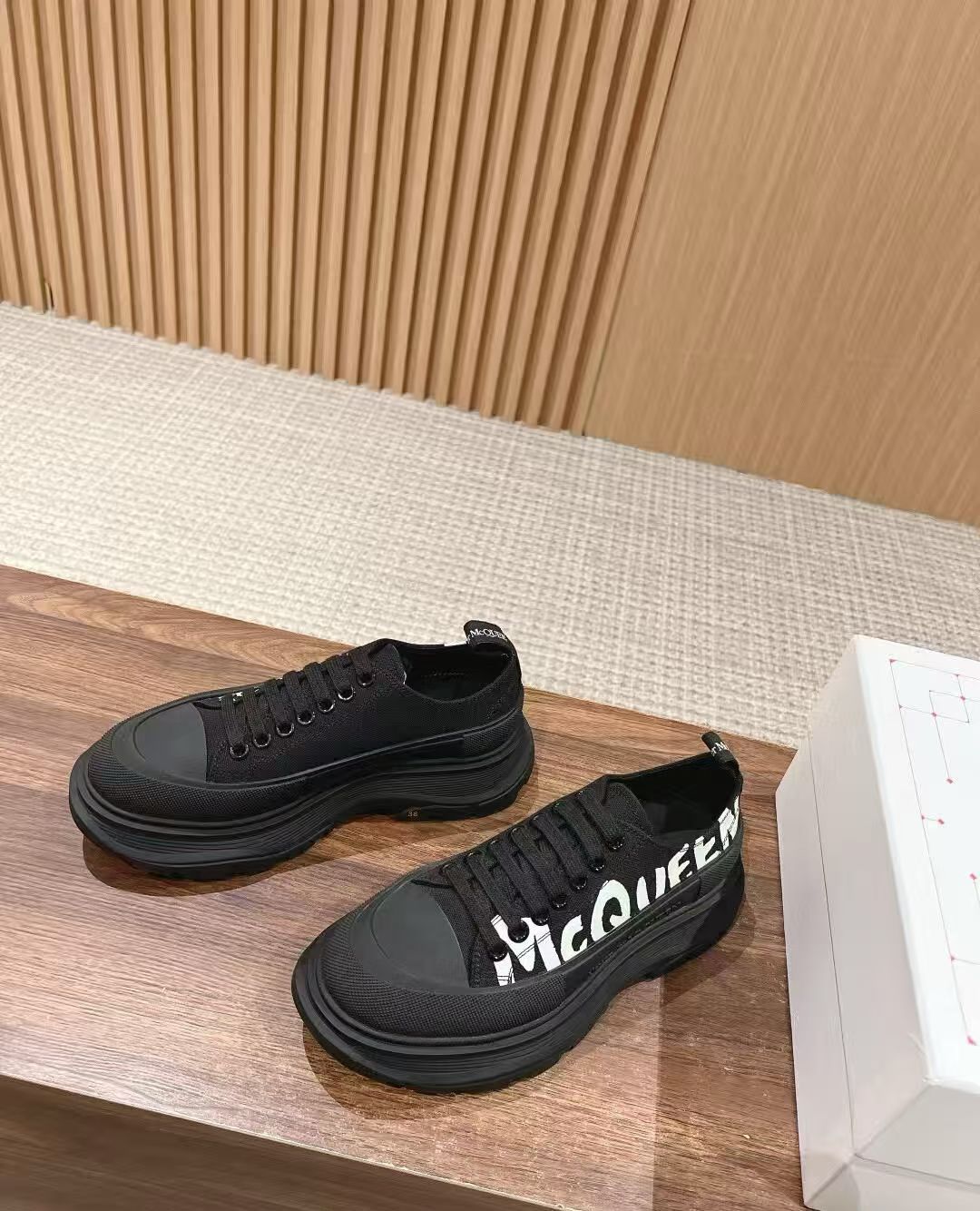 增高鞋當然穿麥昆啦