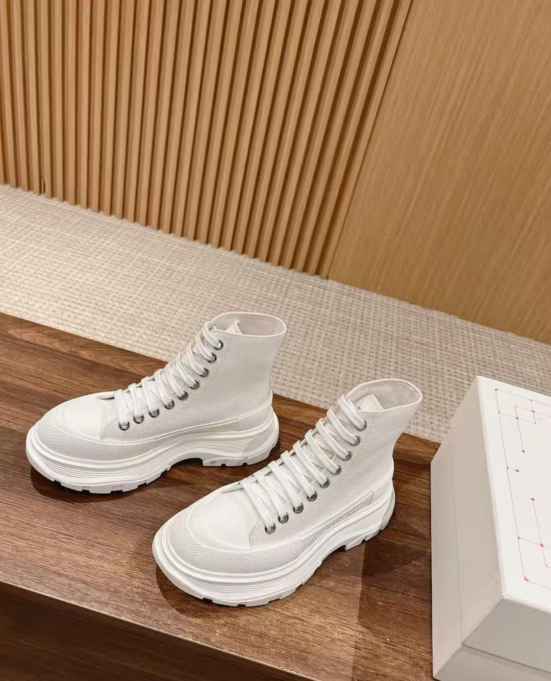 增高鞋當然穿麥昆啦