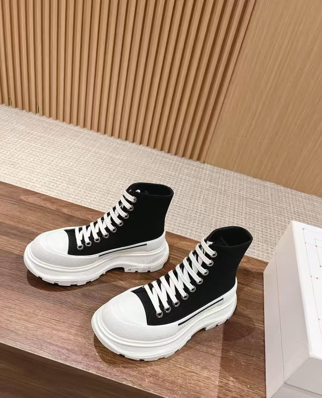 增高鞋當然穿麥昆啦