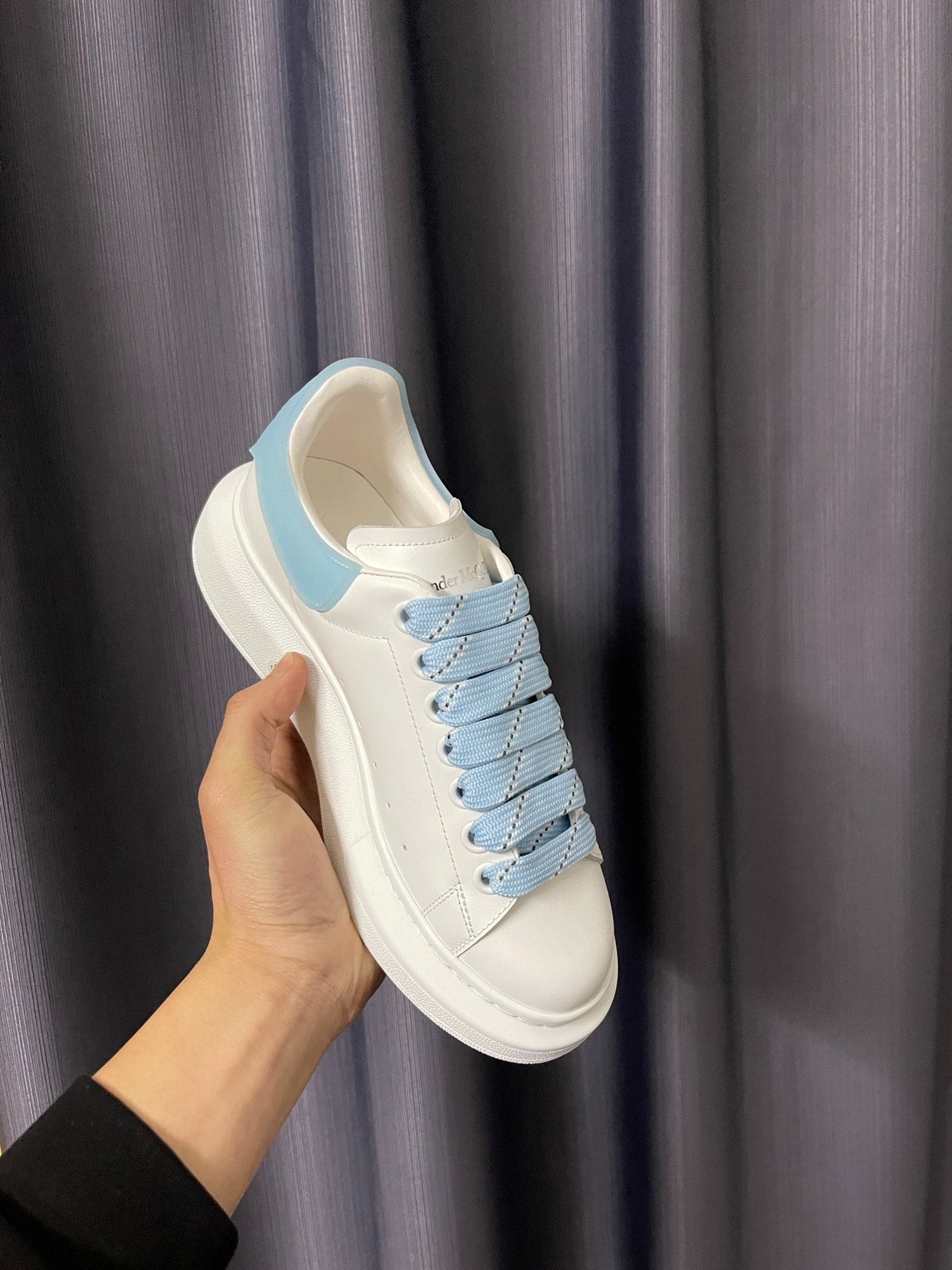 透明藍滴膠尾，頂級版本。