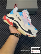 Good純原版本Balenciaga Triple S 原底八層組合巴黎世家老爹鞋原底八層組合原檔電繡同步公司字體對位不連線TPU原模亮底透氣孔厚度均勻原工藝水洗做舊效果完美公司玩家藝術家歡迎細節鑑賞！ ！ 碼數：35 36 37 38 39 40 41 42 43 44 45
