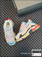 Good純原版本Balenciaga Triple S 原底八層組合巴黎世家老爹鞋原底八層組合原檔電繡同步公司字體對位不連線TPU原模亮底透氣孔厚度均勻原工藝水洗做舊效果完美公司玩家藝術家歡迎細節鑑賞！ ！ 碼數：35 36 37 38 39 40 41 42 43 44 45