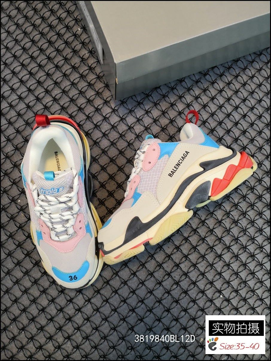 Good純原版本Balenciaga Triple S 原底八層組合巴黎世家老爹鞋原底八層組合原檔電繡同步公司字體對位不連線TPU原模亮底透氣孔厚度均勻原工藝水洗做舊效果完美公司玩家藝術家歡迎細節鑑賞！ ！ 碼數：35 36 37 38 39 40 41 42 43 44 45