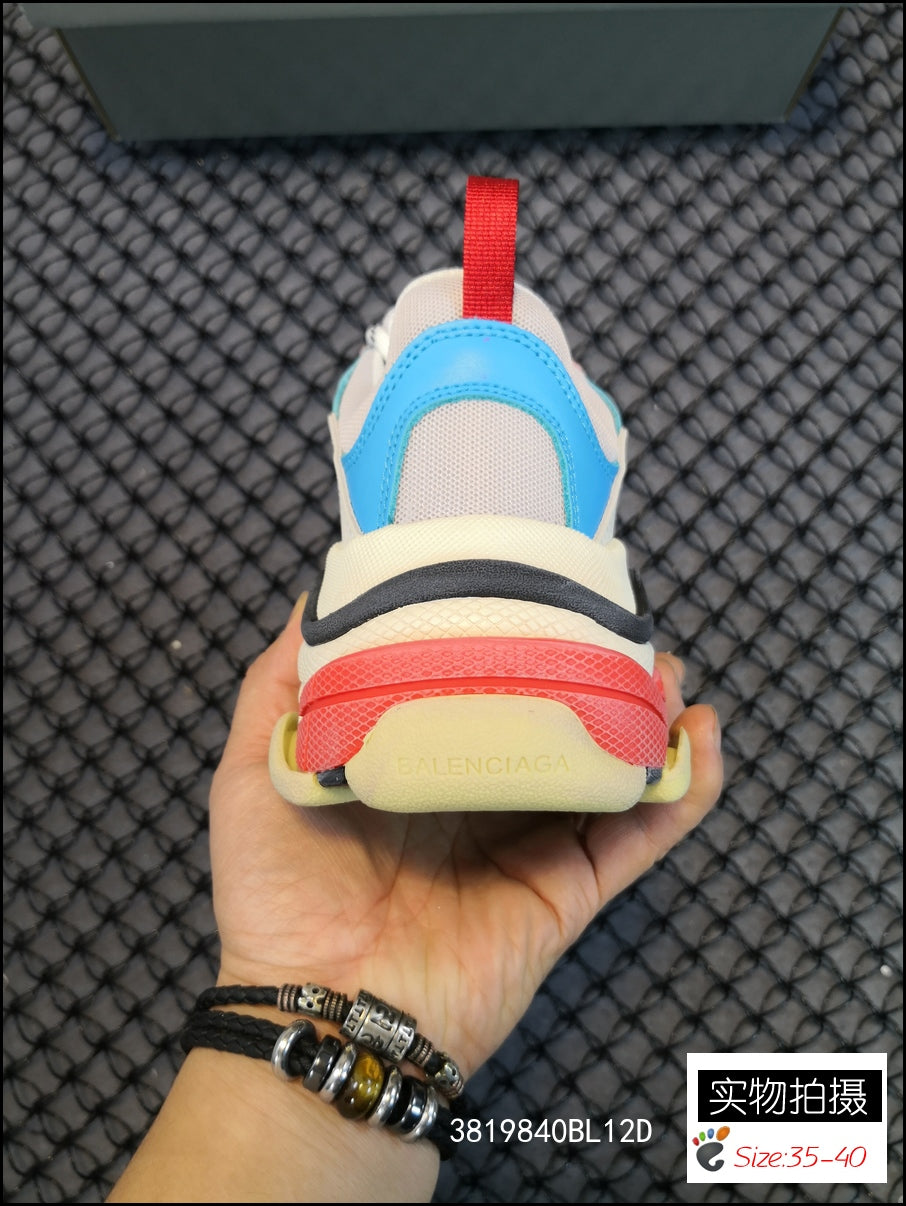 Good純原版本Balenciaga Triple S 原底八層組合巴黎世家老爹鞋原底八層組合原檔電繡同步公司字體對位不連線TPU原模亮底透氣孔厚度均勻原工藝水洗做舊效果完美公司玩家藝術家歡迎細節鑑賞！ ！ 碼數：35 36 37 38 39 40 41 42 43 44 45