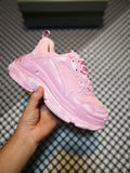 Good純原版本Balenciaga Triple S 原底八層組合巴黎世家老爹鞋原底八層組合原檔電繡同步公司字體對位不連線TPU原模亮底透氣孔厚度均勻原工藝水洗做舊效果完美公司玩家藝術家歡迎細節鑑賞！ ！ 碼數：35 36 37 38 39 40 41 42