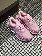Good純原版本Balenciaga Triple S 原底八層組合巴黎世家老爹鞋原底八層組合原檔電繡同步公司字體對位不連線TPU原模亮底透氣孔厚度均勻原工藝水洗做舊效果完美公司玩家藝術家歡迎細節鑑賞！ ！ 碼數：35 36 37 38 39 40 41 42