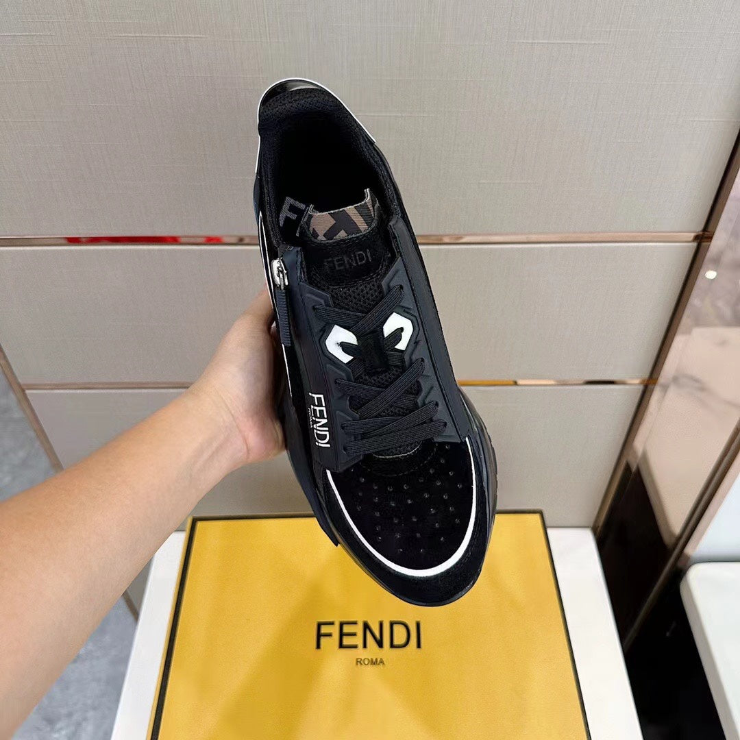 Fend!芬迪低筒運動鞋-新配色一腳蹬運動鞋，搭配鬆緊帶、側拉鍊和刻有F的波紋鞋底。鞋跟飾有凸紋Flow字樣。高科技布料和黑色麂皮混合材質。裝飾Lycra®細節。 FF圖案鞋舌。 EVA鞋底Size:39-44（38.45訂做）
