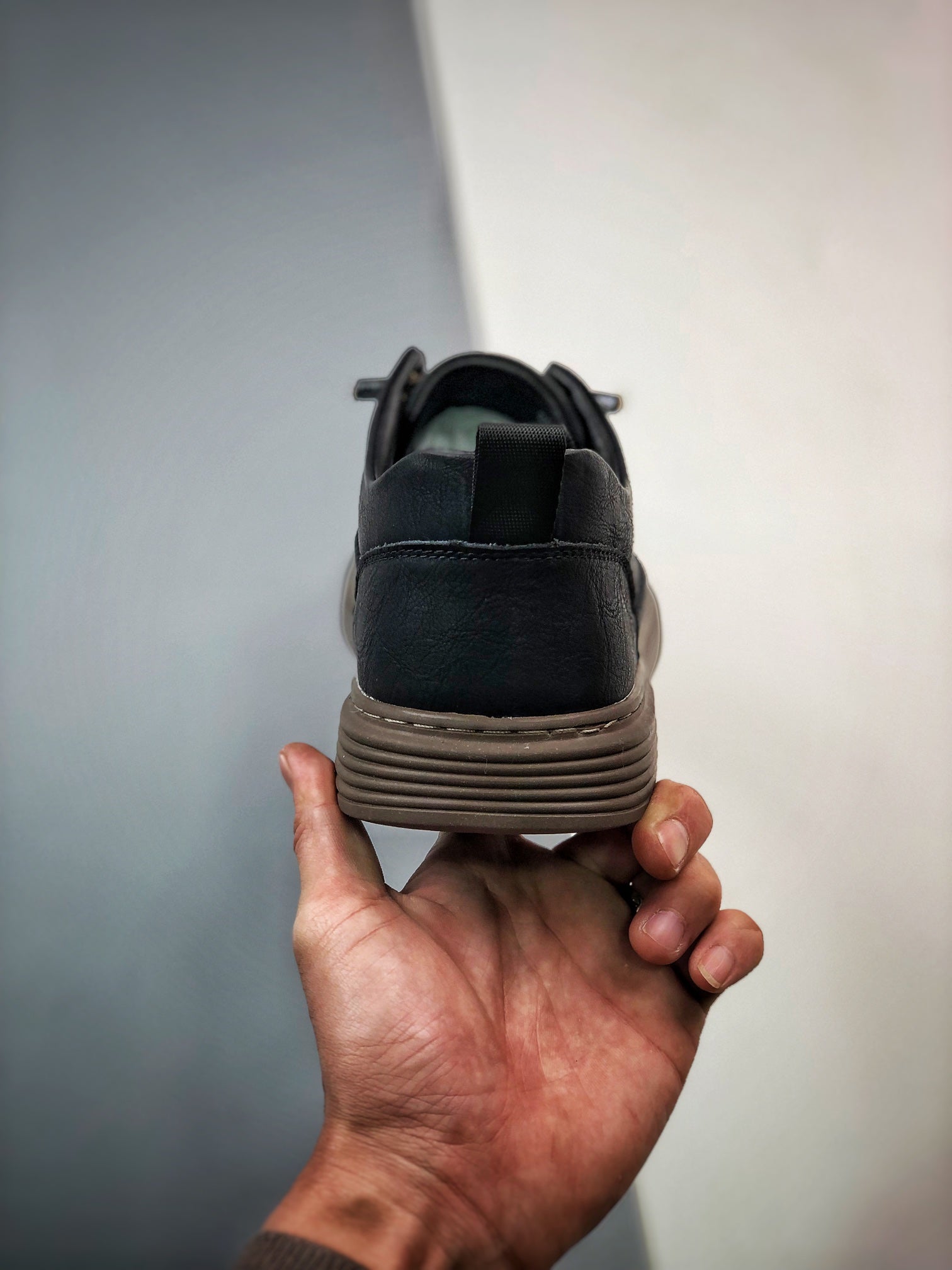 Fendi 芬迪潮流時尚低筒休閒板鞋系列23ss春夏新渠道原裝訂單#廣東品質原廠全套專櫃包裝物及配件#義大利進口超軟舒適透氣布料同源出廠真絲防塵鞋套袋原廠全套專櫃包裝物及配件#義大利進口超軟舒適透氣布料同源出廠真絲防塵鞋套袋原廠雪梨型超軟沙絨紙團鞋底使用超軟橡膠大底內外鎖膠死 4343 永不開式(皮鞋碼）