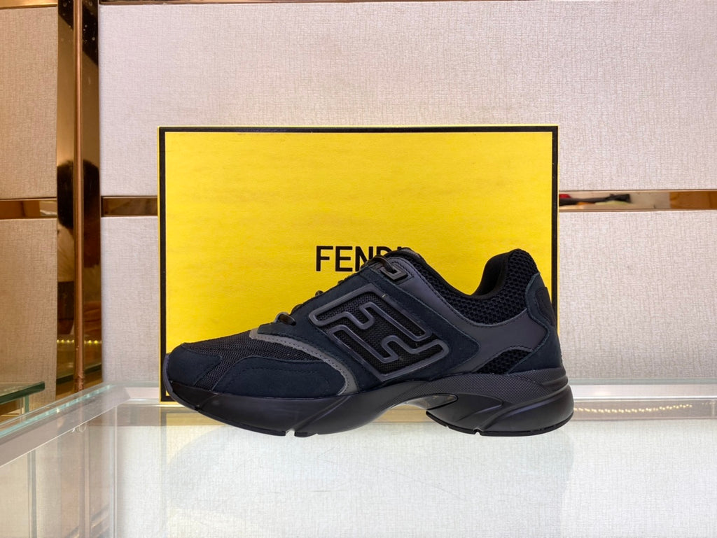 頂級版本Fendi2022秋冬新款情侶鞋Match休閒運動鞋，鞋舌帶復古標籤。側邊飾有FF圖案縫線，鞋底Fend*字樣壓紋。小牛皮搭配麂皮材質，搭配白皮革細節。帶有減震材質的橡膠包覆鞋底。復古時髦單品！ 碼數35-45 預售三天）