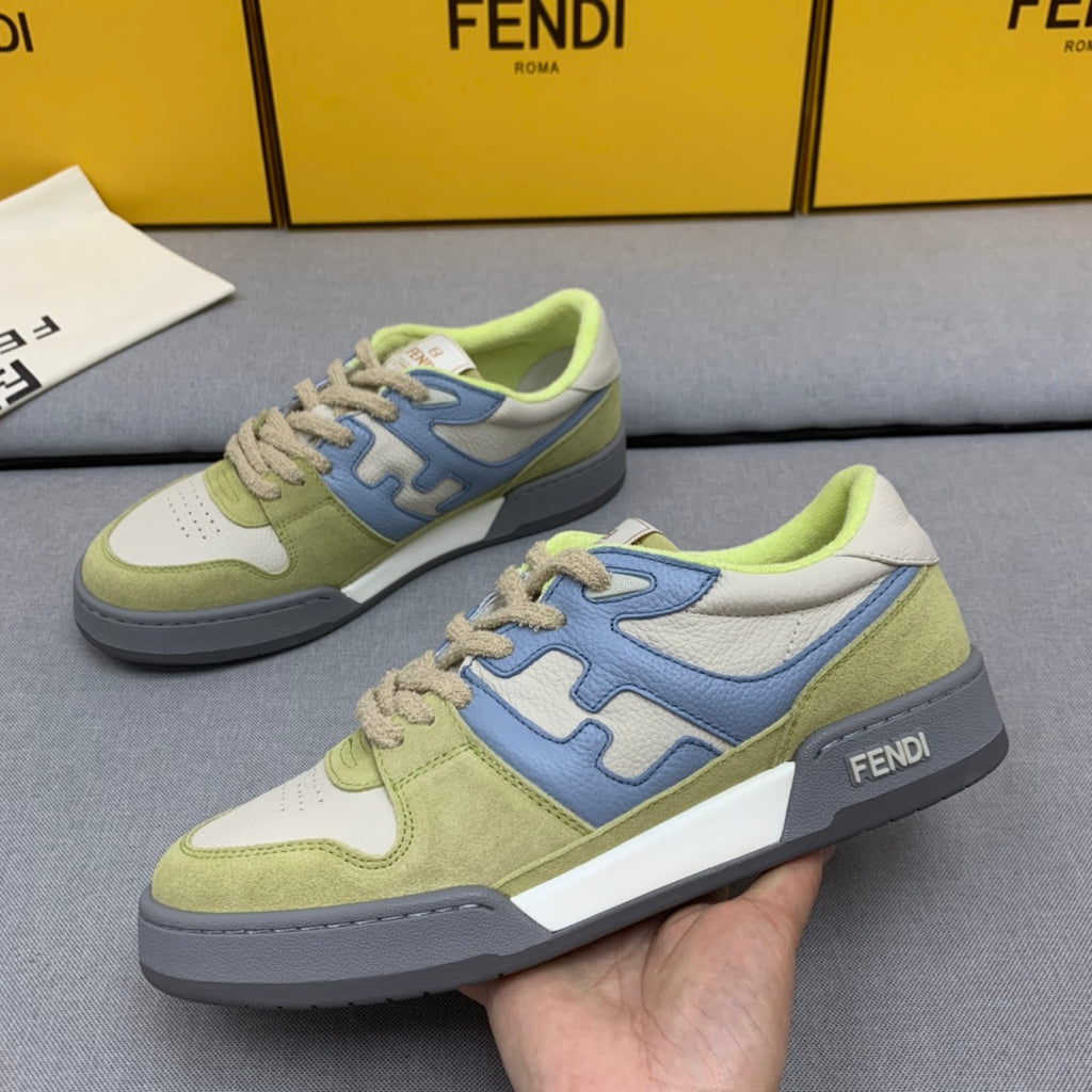 淺綠灰搶先官網的顏色這個搭配搭配絕了新款芬迪FENDI MATCH男士薄荷灰麂皮低筒鞋Fendi Match緊湊設計運動鞋，鞋舌帶復古標籤。側邊飾有FF圖案縫線，鞋底Fendi字樣壓紋。薄荷灰藍麂皮材質，搭配米色皮革細節。飾有薄荷毛圈鞋口和鞋帶。帶有米灰減震材質的橡膠包覆鞋底。配備用白色毛圈鞋帶碼數：39-40-41-42-43-44# 正常碼數原盒包裝