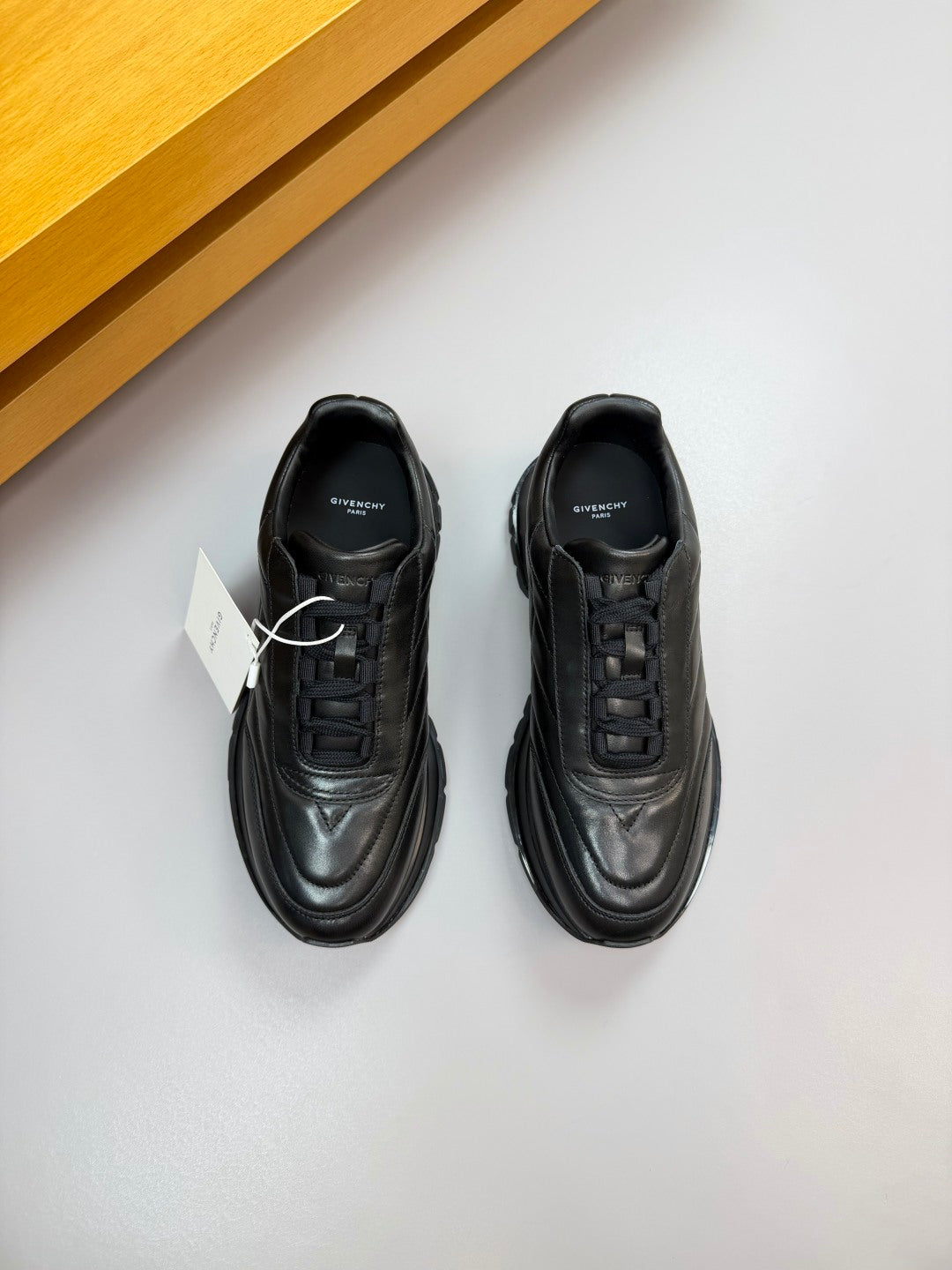 【GIVENCHY】紀梵希💰 -高端品質原單·休閒運動鞋-鞋面；🔝反絨小牛皮、納帕小牛皮車縫線、鞋舌.空壓品牌logo、後跟.注塑品牌logo -內裡：水染牛皮-大底：超輕抽氣：39-44（38，45，可訂做)·GVC0137