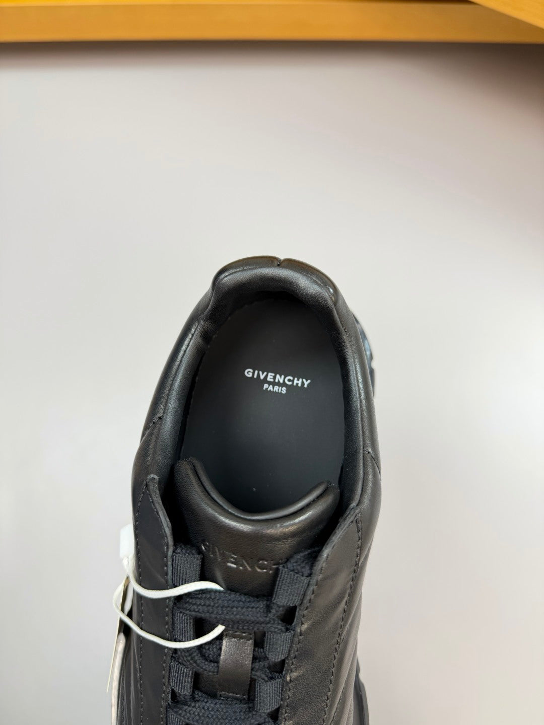 【GIVENCHY】紀梵希💰 -高端品質原單·休閒運動鞋-鞋面；🔝反絨小牛皮、納帕小牛皮車縫線、鞋舌.空壓品牌logo、後跟.注塑品牌logo -內裡：水染牛皮-大底：超輕抽氣：39-44（38，45，可訂做)·GVC0137