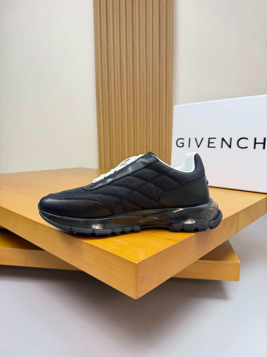 【GIVENCHY】紀梵希💰 -高端品質原單·休閒運動鞋-鞋面；🔝納帕小牛皮、品牌高絲光帆布車縫線、鞋舌.空壓品牌logo、後跟.注塑品牌logo -內裡：水染牛皮-大底：超高氣壓：39-44（38，45，可訂做)·GVC0137
