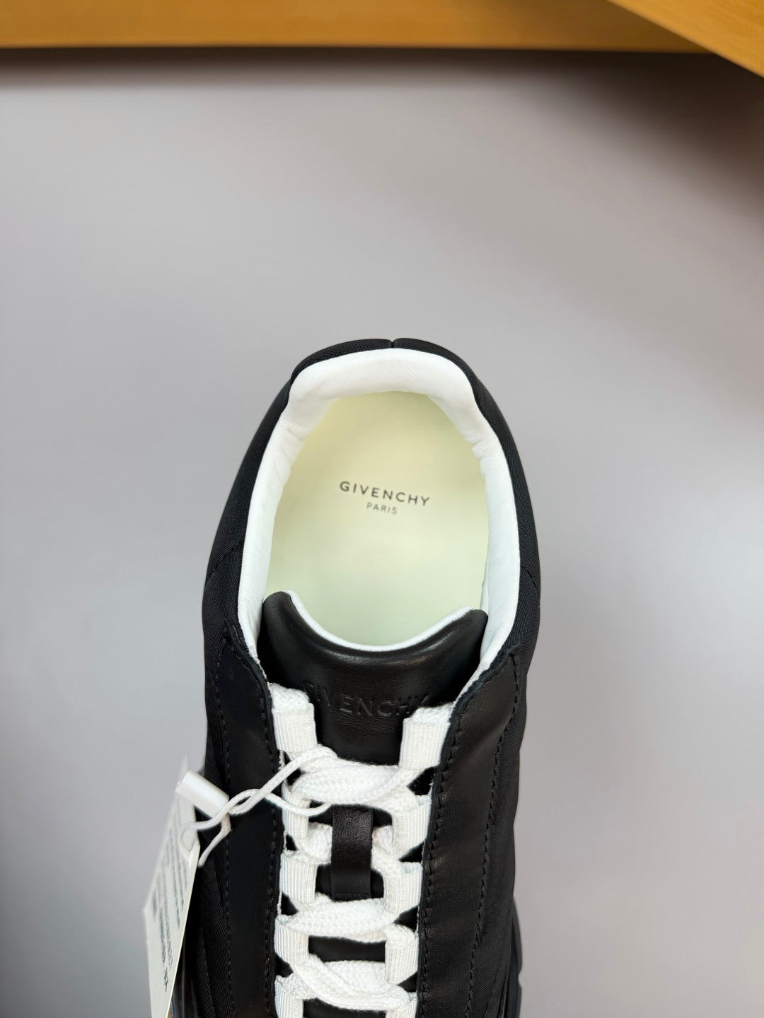 【GIVENCHY】紀梵希💰 -高端品質原單·休閒運動鞋-鞋面；🔝納帕小牛皮、品牌高絲光帆布車縫線、鞋舌.空壓品牌logo、後跟.注塑品牌logo -內裡：水染牛皮-大底：超高氣壓：39-44（38，45，可訂做)·GVC0137