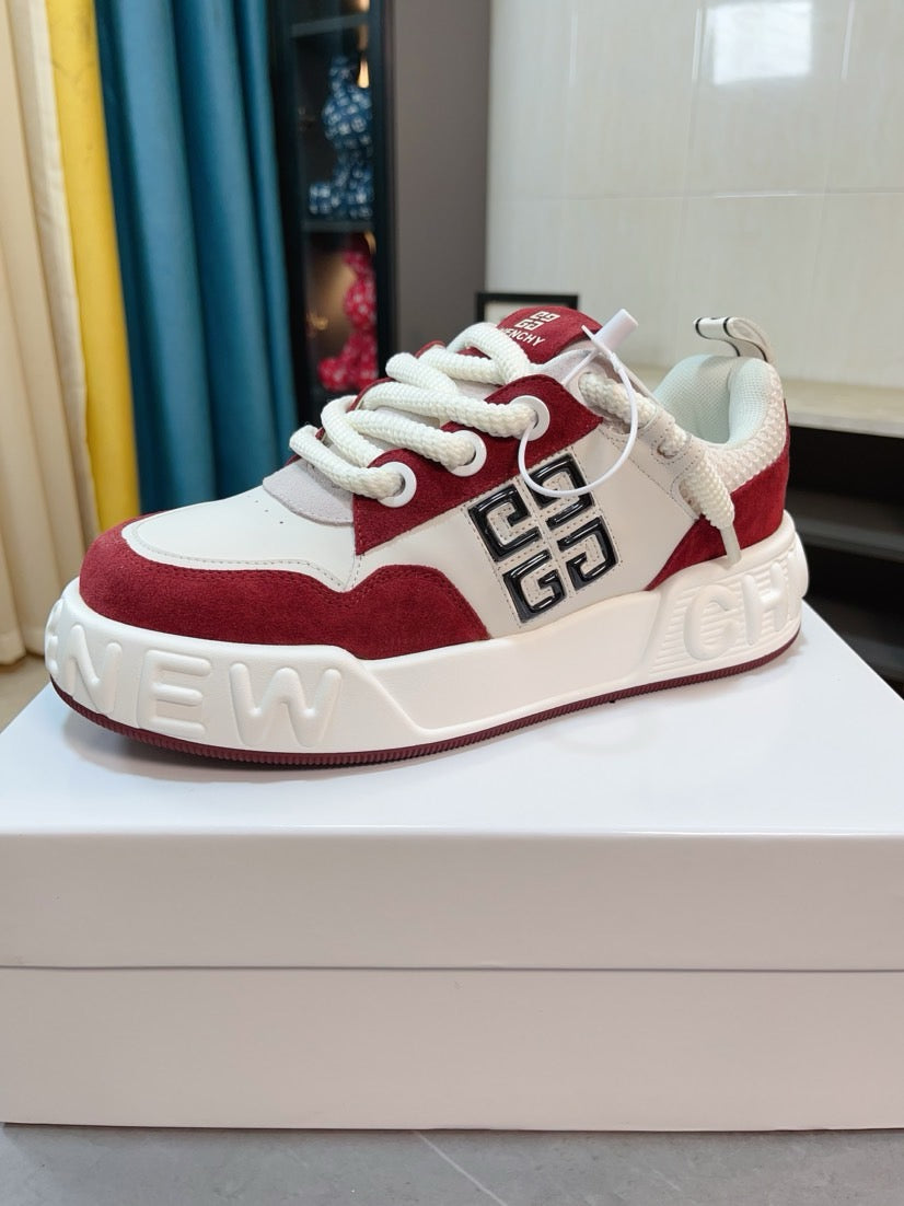 出廠🌹🌹《GIVENCHY》·紀梵希·高端版本專櫃同步發售🔝鞋面：意大利🇮🇹進口品牌logo印花布匹🌫 盡顯奢華，羊皮內裡加上雙層組合，腳感舒適，鞋底：原廠特供氣墊tup發泡大底，輕便專用包裝，38484