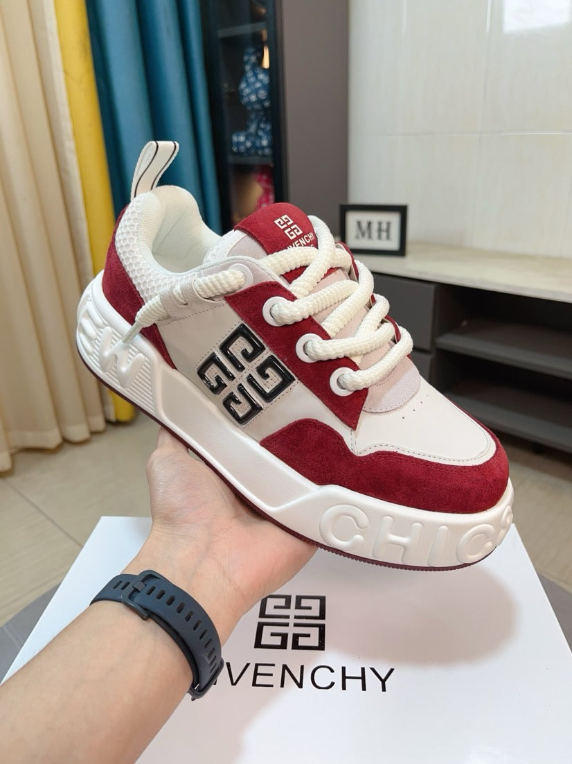 出廠🌹🌹《GIVENCHY》·紀梵希·高端版本專櫃同步發售🔝鞋面：意大利🇮🇹進口品牌logo印花布匹🌫 盡顯奢華，羊皮內裡加上雙層組合，腳感舒適，鞋底：原廠特供氣墊tup發泡大底，輕便專用包裝，38484