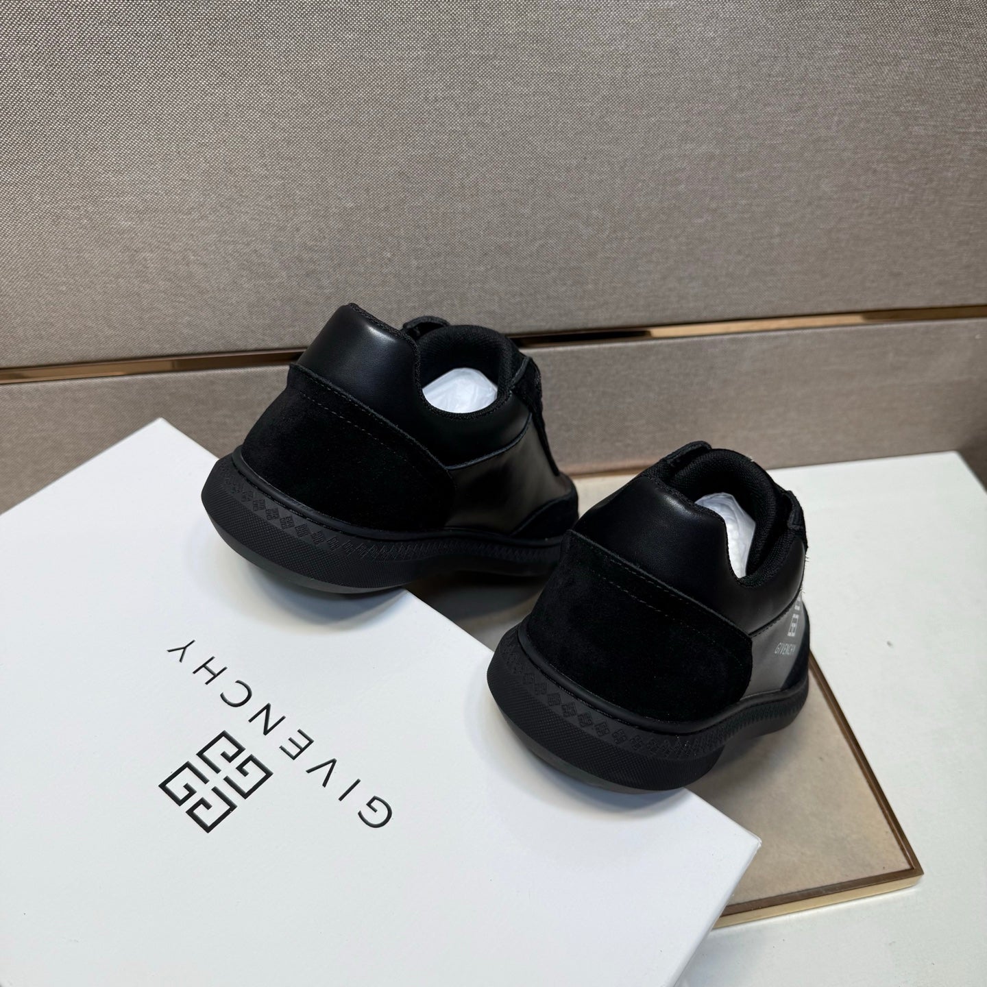 ⬛️出廠價【紀梵希～】男士休閒鞋2025z櫃同步發售🔶碼數：38-44 #️⃣ 🔜鞋面選用多材質拼接➕網佈內裡，舒適透氣，鞋底：原版耐磨大底，⚠️拼接➕網佈內裡，舒適透氣，鞋底：舒適耐磨大底，⚠️拼接➕網佈內裡，舒適透氣，鞋底：舒適耐磨大底，⚠️拼接➕網佈下
