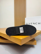 【GIVENCHY】紀梵希💰 -高端品質原單·休閒運動板鞋-鞋面：🔝反絨小牛皮、品牌圖騰布匹、鞋身絲網印刷品牌logo、鞋舌車縫品牌布標、後跟空壓品牌圖騰-內裡：水染牛皮-大底：原版TPR.版本； ：39-44(38.45.46.可訂做)·GVC0148