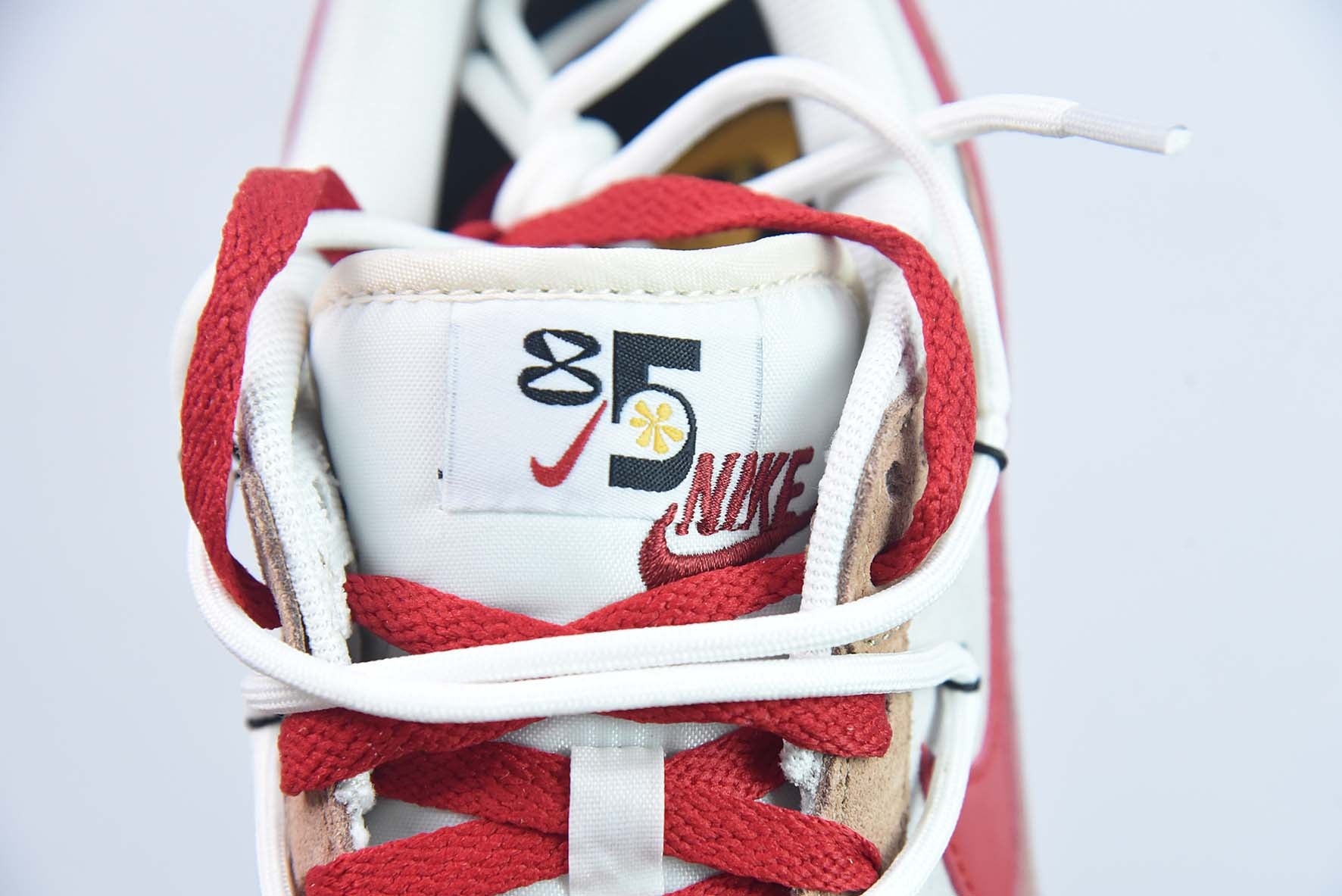 RBE18528531 Dunk se 白棕紅SB低筒板鞋綁帶貨號：D09457-130 尺寸：36-46
