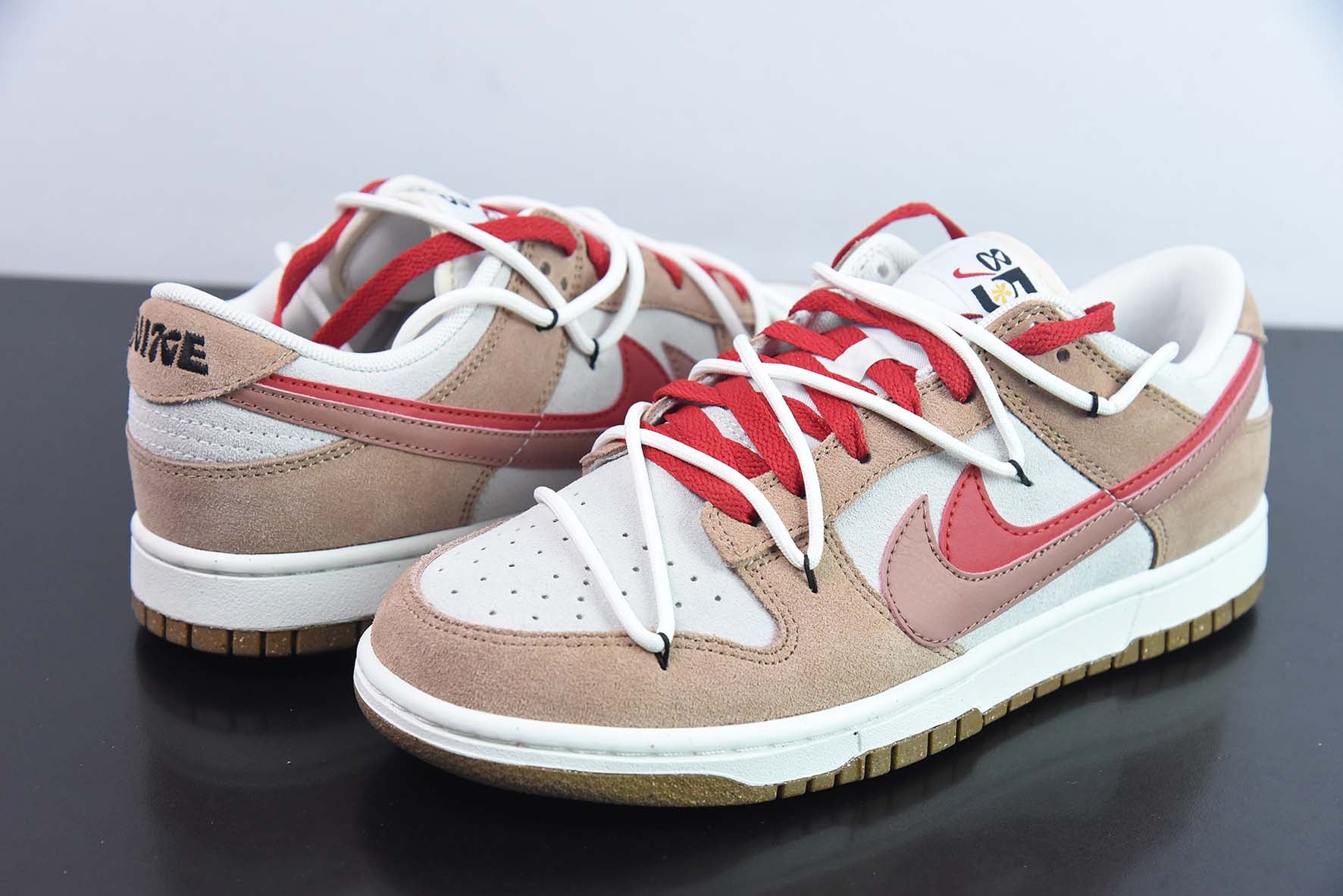 RBE18528531 Dunk se 白棕紅SB低筒板鞋綁帶貨號：D09457-130 尺寸：36-46