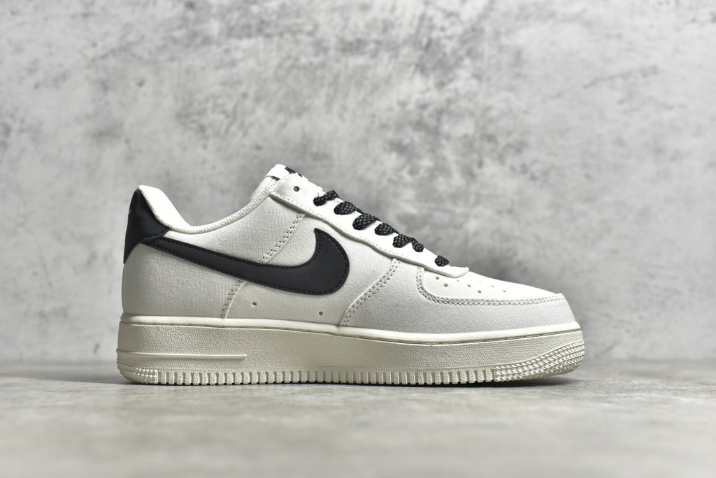 # 公司等級NK Air Force 1 '07 變色龍布面空軍一號低筒休閒板鞋3M反光進口牛筋布原楦頭原紙板純正空軍版型全掌內置全掌氣墊原盒配件原廠中底鋼印拉幫完美貨號：315122-104 SIZE：36 36.5 385 383 383 38383 3. 42 42.5 43 44 45