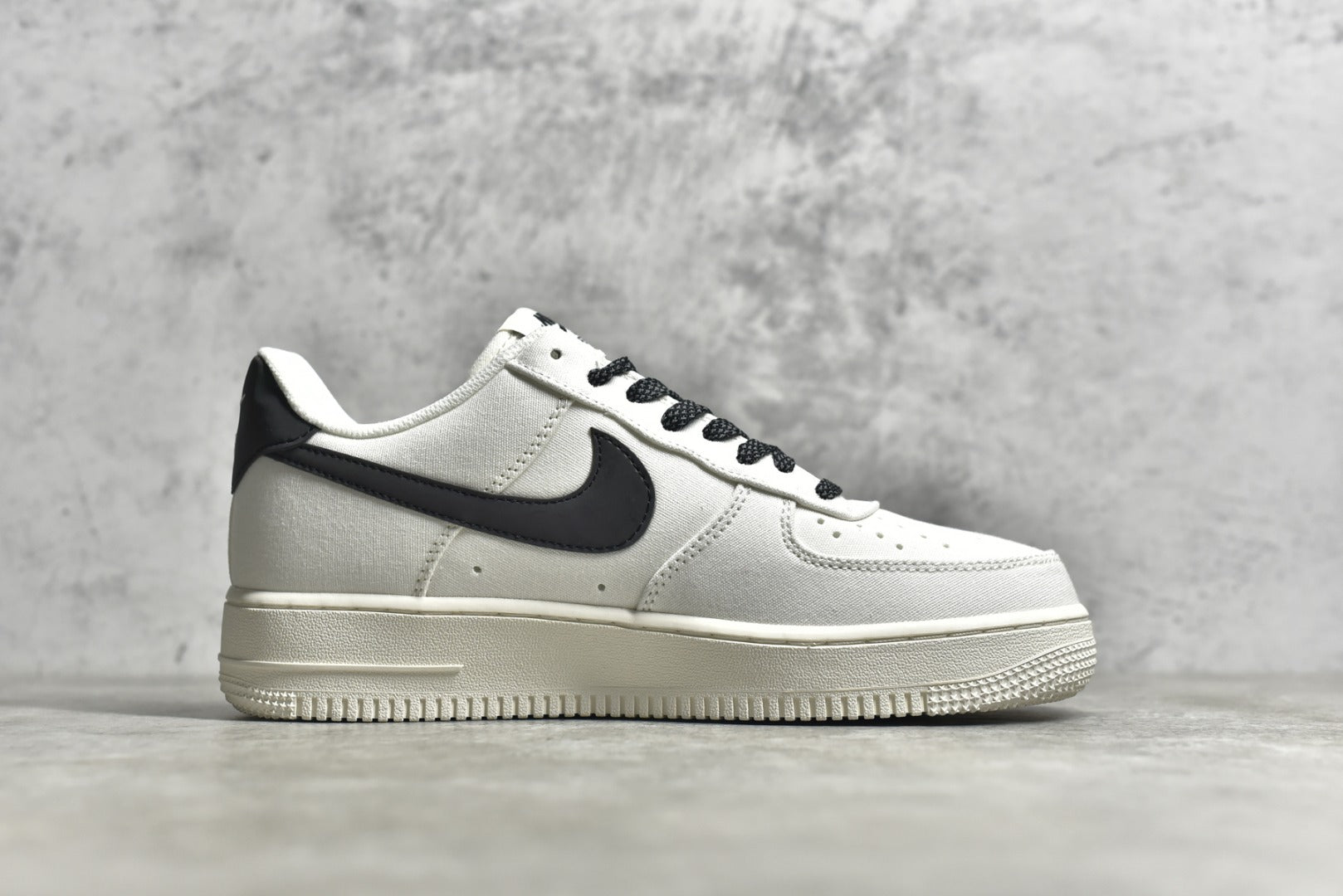 # 公司等級NK Air Force 1 '07 變色龍布面空軍一號低筒休閒板鞋3M反光進口牛筋布原楦頭原紙板純正空軍版型全掌內置全掌氣墊原盒配件原廠中底鋼印拉幫完美貨號：315122-104 SIZE：36 36.5 385 383 383 38383 3. 42 42.5 43 44 45