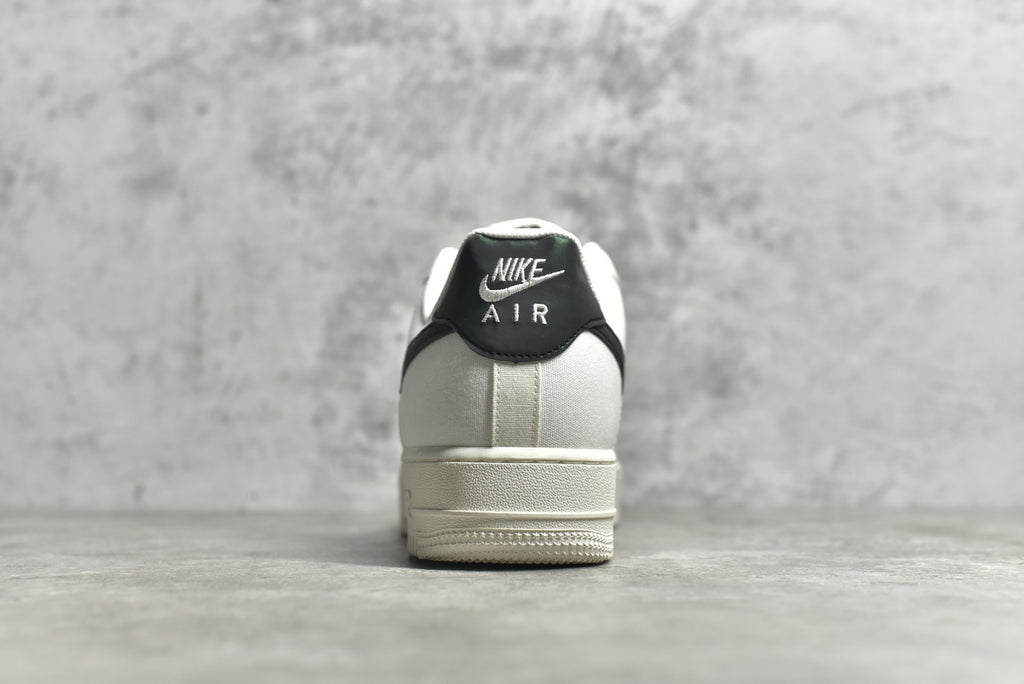 # 公司等級NK Air Force 1 '07 變色龍布面空軍一號低筒休閒板鞋3M反光進口牛筋布原楦頭原紙板純正空軍版型全掌內置全掌氣墊原盒配件原廠中底鋼印拉幫完美貨號：315122-104 SIZE：36 36.5 385 383 383 38383 3. 42 42.5 43 44 45