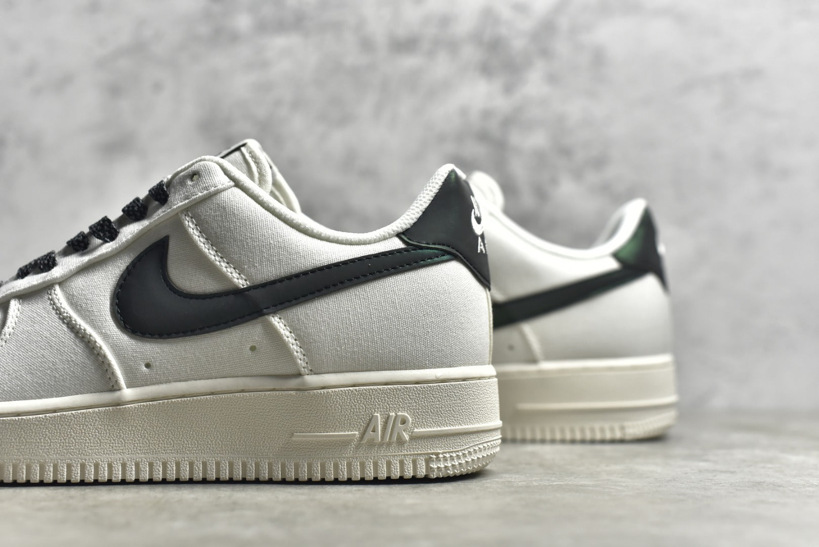 # 公司等級NK Air Force 1 '07 變色龍布面空軍一號低筒休閒板鞋3M反光進口牛筋布原楦頭原紙板純正空軍版型全掌內置全掌氣墊原盒配件原廠中底鋼印拉幫完美貨號：315122-104 SIZE：36 36.5 385 383 383 38383 3. 42 42.5 43 44 45
