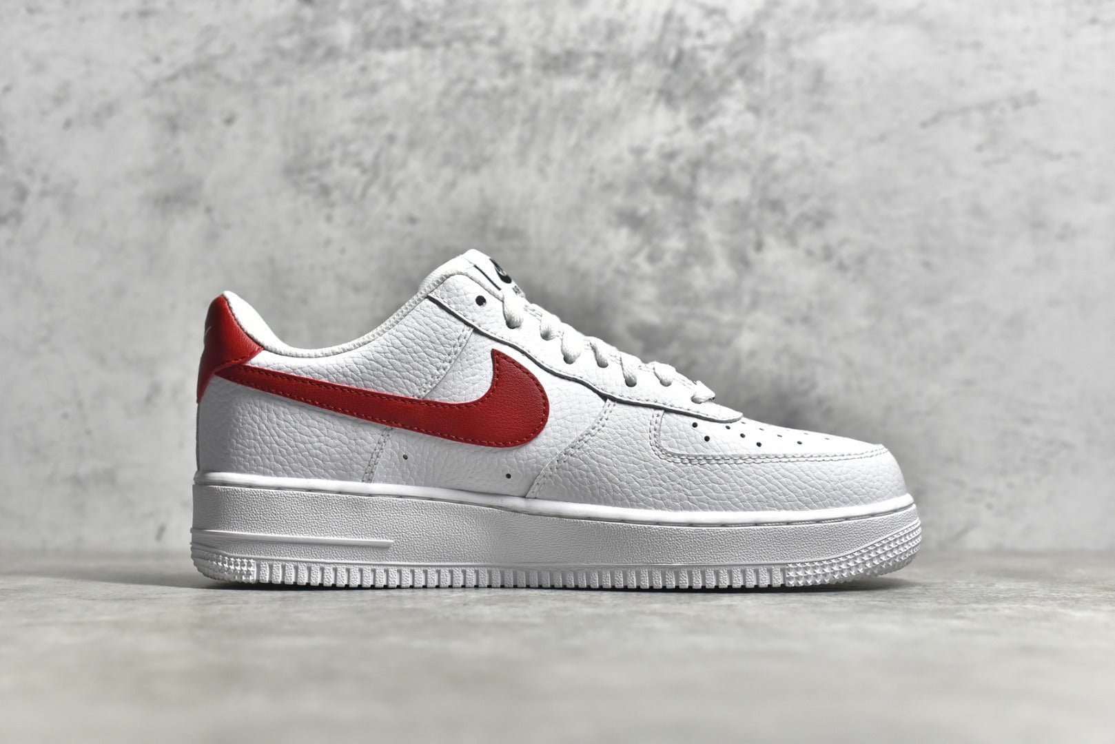 # 公司級NK Air Force 1 空軍一號白紅勾官方同步原楦頭原紙板打造純正空軍版型#專注外貿渠道全掌內置蜂窩氣墊#原盒配件原廠中底鋼印、拉幫完美官方貨號：DN1430-102 SIZE：36 36.5 37.5 38 38.45 43845.45 4.454 4. 43 44 44.5 45