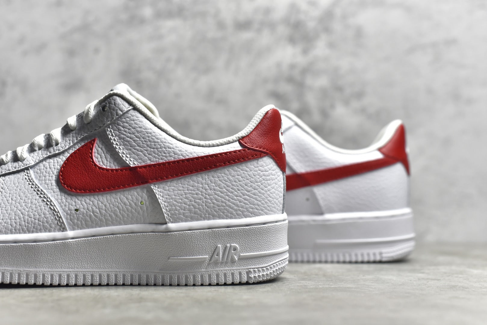 # 公司級NK Air Force 1 空軍一號白紅勾官方同步原楦頭原紙板打造純正空軍版型#專注外貿渠道全掌內置蜂窩氣墊#原盒配件原廠中底鋼印、拉幫完美官方貨號：DN1430-102 SIZE：36 36.5 37.5 38 38.45 43845.45 4.454 4. 43 44 44.5 45